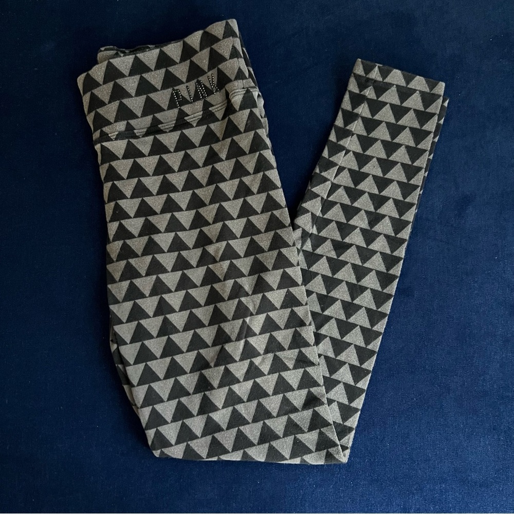 Victoria’s Secret PINK geometric design leggings